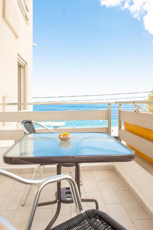 Sea Apartments Himare Bagian luar foto