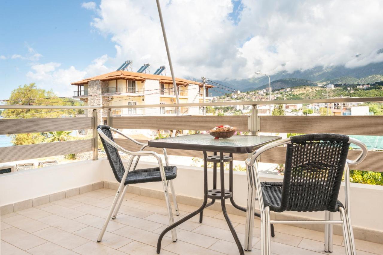 Sea Apartments Himare Bagian luar foto