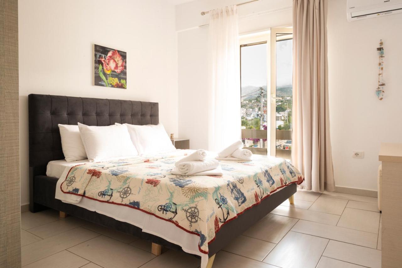 Sea Apartments Himare Bagian luar foto