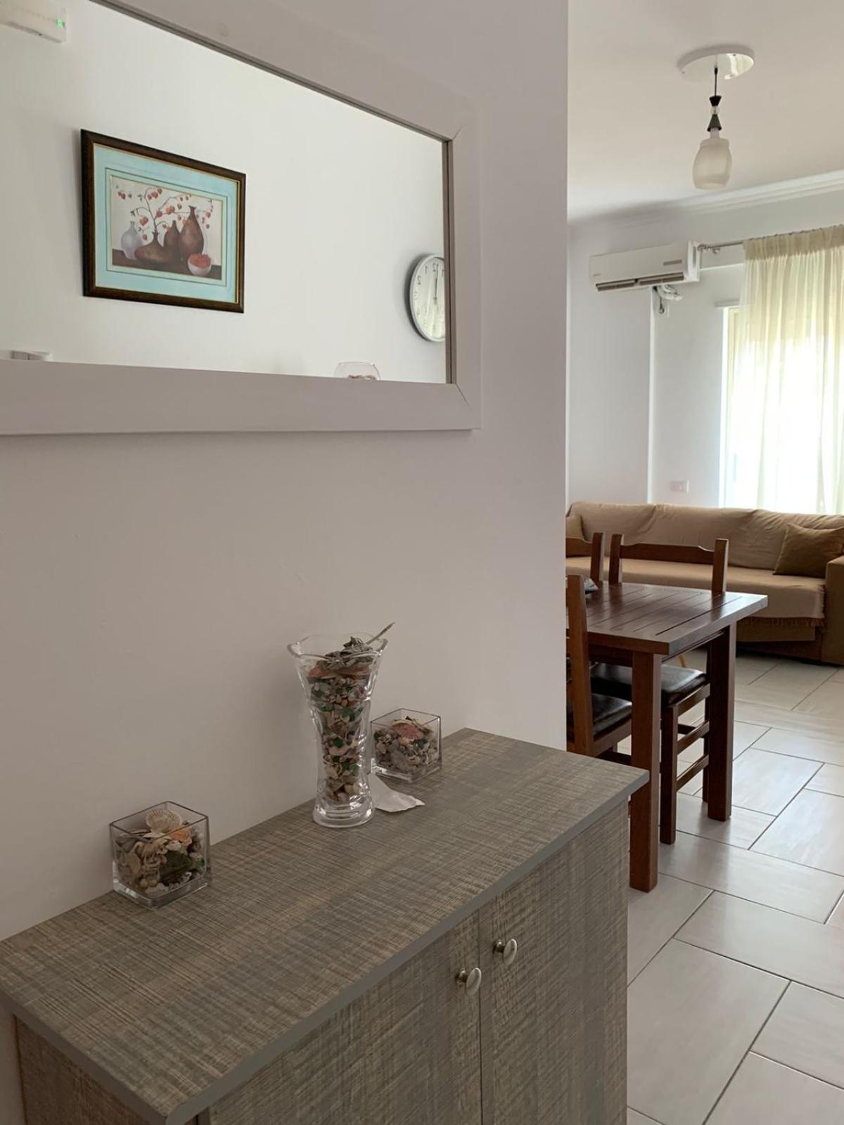 Sea Apartments Himare Bagian luar foto